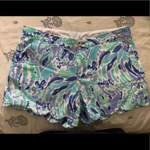 Lilly Pulitzer Buttercup Scallop shorts Size 8